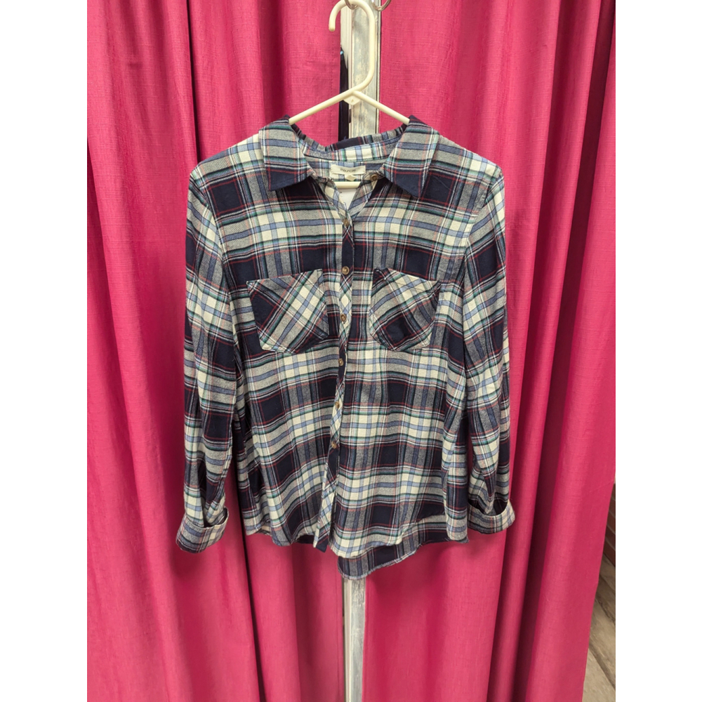 Maurices Plaid Casual button up top. Size M RS 9.